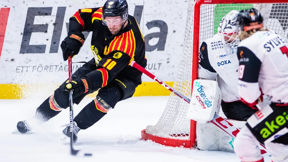 Johan Larsson och hans Brynäs IF åkte ur SHL efter kvalspel mot Malmö.