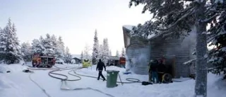 Två föll handlöst vid brandolycka