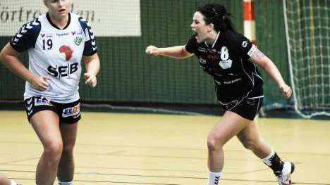 Vrålet som får Boden Handboll att lyfta. Carin Bergdahl, som återvände till klubben för en dryg vecka sedan, skriker ut sin glädje efter det att Boden Handboll besegrat serietvåan Önnered efter en riktig bragdmatch. "När alla spelar på topp är vi så här bra", säger tränaren Kent Hedlund.