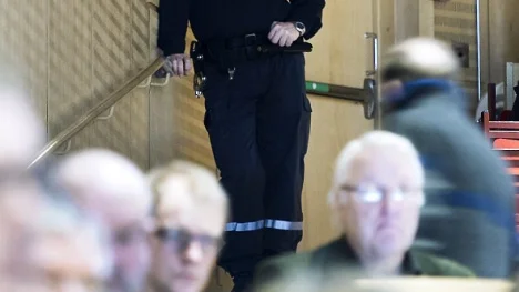 Landstingsmöte i Luleå. Vakter fanns på plats.