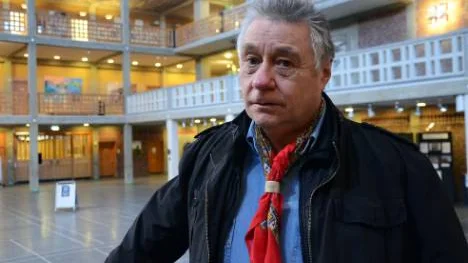 Miljö- och byggnämndens ordförande Per-Gustav Idivuoma förnekar att nya bygglovsansökningar prioriteras framför gamla.FOTO: Maria Unga