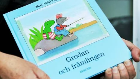 Grodan tycker att råttan är bra även om han inte är lik alla andra.