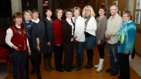 Kiruna konstkollektiv, från vänster: Marianne Enoksson, Anita Wilhelmsson, Siv Labba, Katarina Huotila, Ritva Tapojärvi, Solveig Thorneus, Yvonne Sterner, Sirkka Riekkola, Karin Niva, Janne Vajstedt och Elsy Fjellborg-Malaska.FOTO: Hans Sternlund
