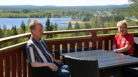 Kennet Englund och Agnetha Larsson kan nu njuta av den nya restaurangens magnifika utsikt.