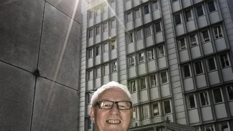 Solen fortsätter att lysa på Bodens 73-åriga kommunalråd Olle Lindström.  "Och jag tänker fortsätta efter nästa val", låter han meddela.FOTO: simon eliasson