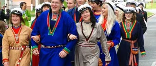 Sjungande studenter på Jokkmokks gator