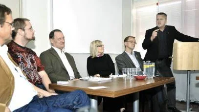 Johan Sterte, rektor vid LTU, Andreas Nilsen, Teknologkåren, Leif Svensson, Riksrevision, Majvor Müller, vd för Entreprenörsgymnasium i Luleå och Jens Sundström (FP) debatterade studenters anställningsbarhet, under ledning av Anders Granberg. FOTO: Bengt-Åke Persson