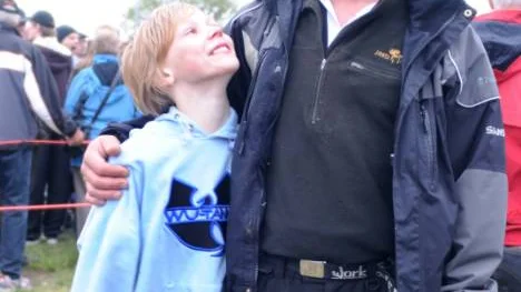Far och son på prispallen, det gav extra glädje för Olov Berlin som knep första priset och Tobias Berlin som fick tredjepris. FOTO: linda danhall