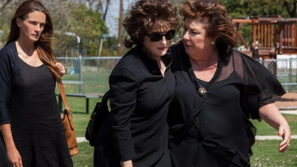 "En familj- August:Osage county" är ett stjärnspäckat familjedrama där Julia Roberts, Meryl Streep och Margo Martindale dansar en dysfunktionell dans som heter duga.