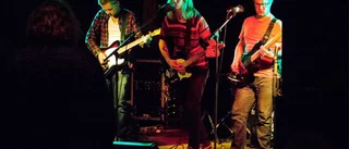 Pyttepublik hörde tråkigt band