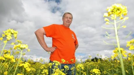 Det ordnade upp sig i år igen. Tommy Andersson i Avan är inte längre orolig för skörden.FOTO: Göran Ström