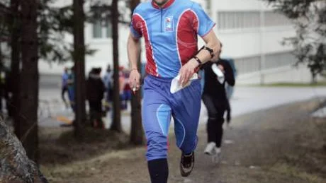 Lenas man Claes ville ju inte vara sämre utan såg till att vinna sin klass också.