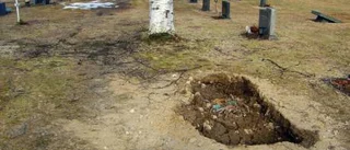 Bedrövligt syn mötte besökare på kyrkogård