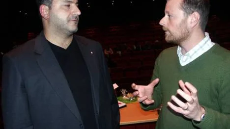 Nikolaus Koutakis och Mikael Nissén (Kalix preventionsprojekt) i samtal om preventionsprojektet. FOTO: Lotta Nilsson