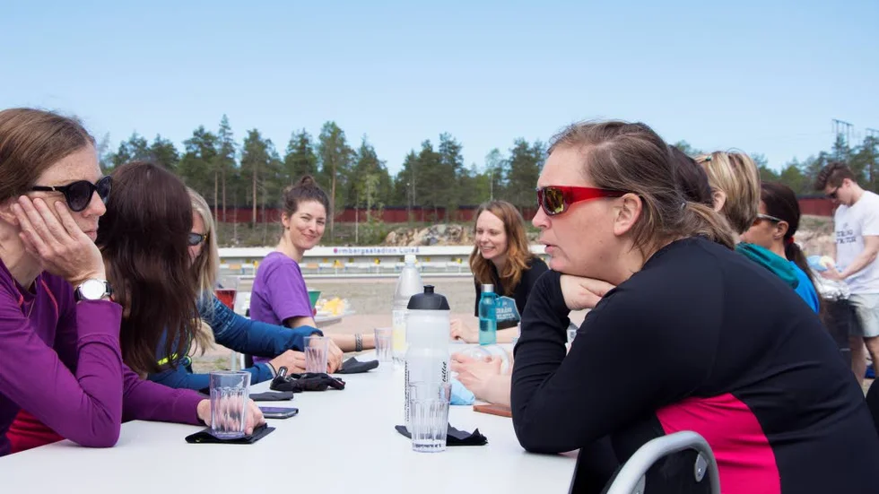 Ledarna. Längst bort i bordet sitter Erika Nordin och Johanna Myrland.