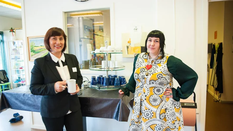 Viktigt. Hjärtpunkt Hertsön fyller en viktig social funktion för att bryta ensamheten bland Hertsöborna. Devla Tomic och Isabell Larsson möter dagligen besökarna.