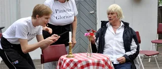 Rykande het pizza på Vassholmen