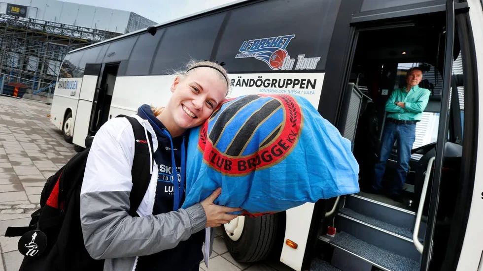 Guldkudde? Luleå Basket och Julie Vanloo åkte ner till Umeå redan i går – för att få en optimal uppladdning inför fjärde finalen.