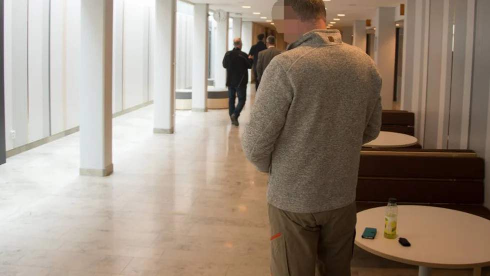 Förvaltaren påstås ha lurat ebn kvinna på 244?000 kronor.