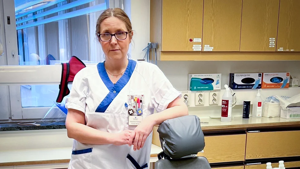 Therese Wendin är tandsköterska på Akademiska sjukhuset. Hon har skrivit på namninsamlingen för det nationella upproret där man kräver att tandsköterska ska bli en skyddad yrkestitel, en plan för snabbare lönekarriär som anställd och en nationell ingångslön på minst 28 000 kronor.