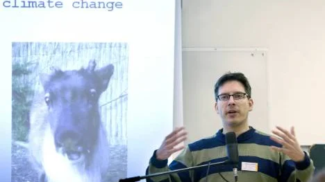 "Det är ingen tvekan om att klimatförändringarna kommer att påverka rennäringen. De arktiska områdena är de områden som kommer att drabbas mest i ett globalt perspektiv", säger Henrik Lundqvist.