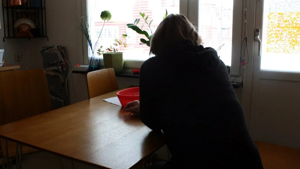 Mamman till en av flickorna som orsakade branden på Lomboloskolan i Kiruna berättar om bakgrunden till händelsen. Hon är besviken på skolan som inte har lyckats komma tillrätta med problemen med mobbning.
FOTO: HANS STERNLUND