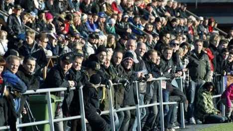 Över 100 åskådare kom till LF arena för att se Piteås tjejer,