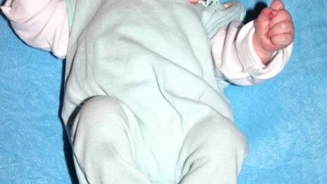 Det nya året var 17 minuter gammalt när hon kom ut, 50 centimeter lång och 3 770 gram tung.