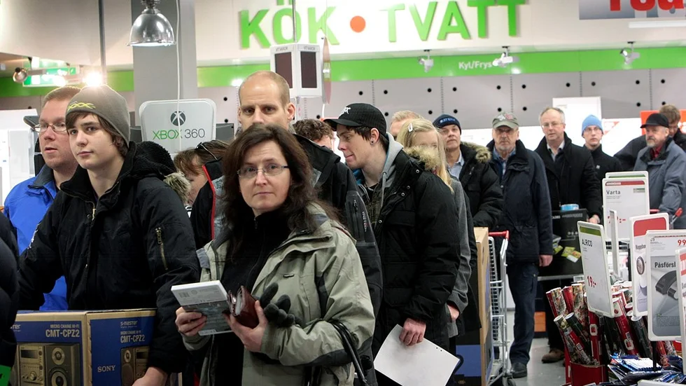 kristider? Nja, nog verkar mellandagsrean hålla greppet om norrbottningarna även 2008. Kön ringlade lång på On off-butiken på Storheden.
FOTO: KURT ENGSTRÖM