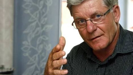 Landstingspolitikern Erik Berg (c) reagerar kraftigt på beslutet om att hårdbanta Harads vårdcentral.
