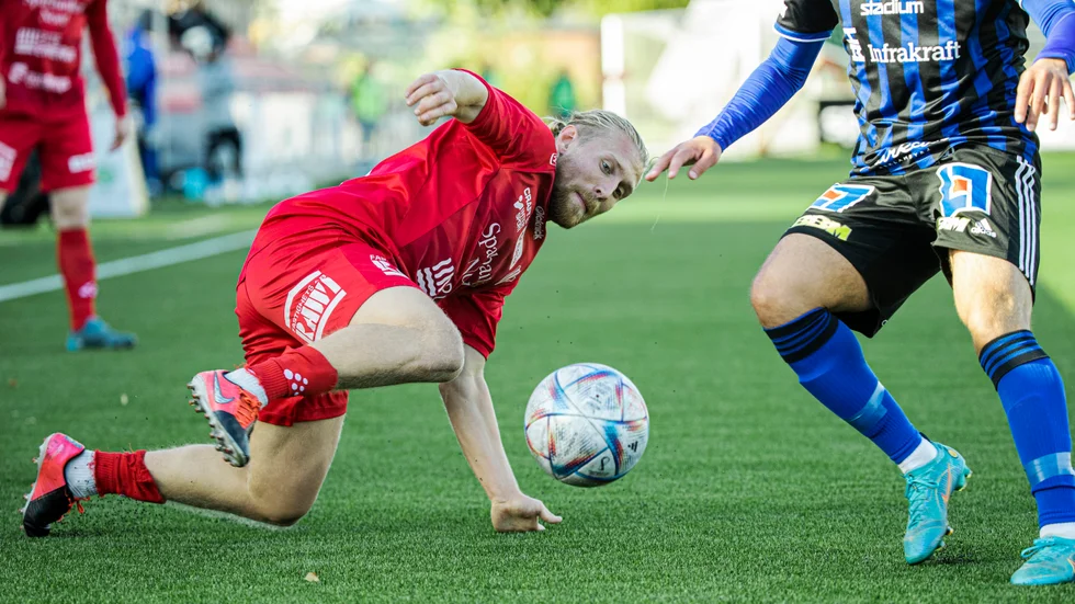 Gustav Rönnbäck-Wallin har fortfarande kontrakt med PIF-herr 
över nästa år och siktar på comeback då. (Arkivbild)