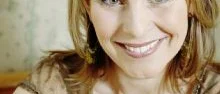 Helen Sjöholm söker det intima