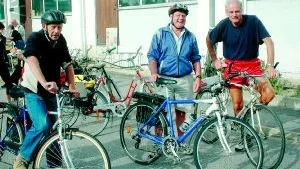 Veteraner. Tio gånger har Olle Harrysson från Västervik åkt runt viken genom åren. Några flera gånger, eller närmare bestämt 49 gånger har Runar Nilsson, också han från Västervik, åkt. Jan Åke Bäckström från Gunnebo däremot hade ingen aning om hur många gånger han kämpat runt viken.