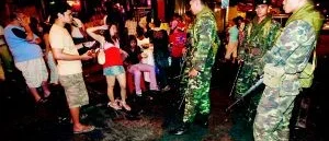 Ungdomar från Västervik mitt i bombkaos i Bangkok