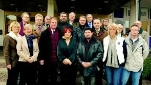 Ledande politiker. Koalitionspartiernas gruppledare, nämndordförande och vice ordföranden: (fr v) Gunnel Ohlin, Olof Nimhed, Marie-Louise Lundgren, Gerth Hjalmarsson, Lars Björling, Harald Hjalmarsson, Sverker Thorén, Eva Ahlström, Bo Jonsson, Anders Helderud Olsson, Jorge Chávez, Leif Rosenblad, Conny Tyrberg, Thomas Svensson, Katarina Andersson, Hans Ellervik, Joachim Söderström och Ingvar Ahlström. Foto: Anders Steiner