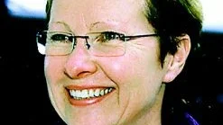 Omstridd ordförande. Det blåser friskt kring Ireen von Wachenfeldt, ordförande i Roks. Kvinnorna bakom Västerviks kvinnojour Vändela säger med eftertryck att de inte känner igen sig i den bild av Roks som har målats upp i medier den senaste tiden.