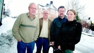 Sommarmusik. Snödrivorna är fortfarande höga men det måste ändå planeras för sommarens aktiviteter i exempelvis vår skärgård. Lars Sjöblom, Sven-Olof Nilsson, Leif Nilsson och Lina Johansson hoppas mycket på arrangemanget Musik bland kobbar och skär på Hasselö och Sladö i sommar.Foto: ANDERS LILJEGREN