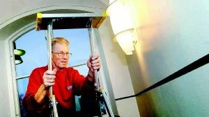 Färre byten. Ebbe Andersson behöver inte byta lika ofta på Ellen Keyskolan. Foto: Matilda Ahl