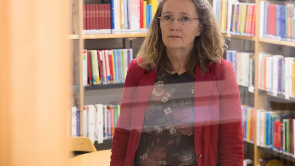 Rektor. Boel Runesson i skolans nya bibliotek.