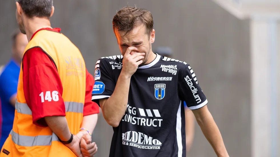 Patrik Karlsson Lagemyr i tårar efter skadan som till slut tvingade honom att sluta med fotbollen.