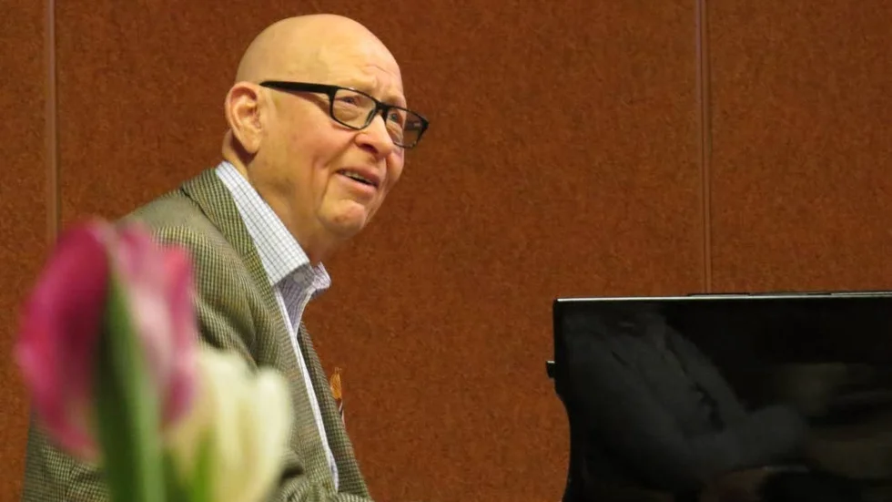 Kjell Fernström kvintett uppträder i Västerledskyrkans jazzcafé.