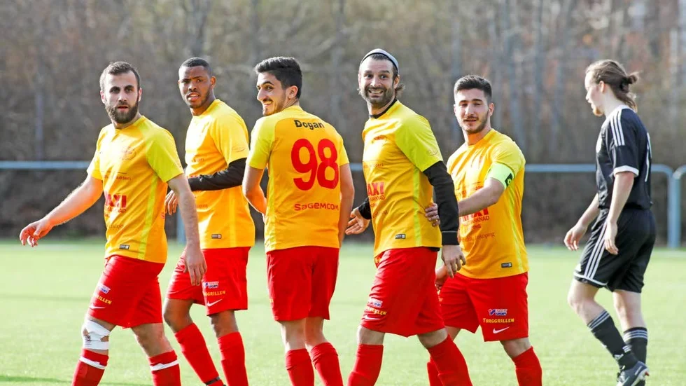Syrianska firade efter 2–0-seger mot EIS.