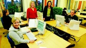 Bästa nummerupplysningen sitter i Norrköping. Här tar man emot frågor från hela landet. Fr v Marie-Louise Ohlsson, Jill Ågren, Maria Eriksson och Fredrik Nilsson.
