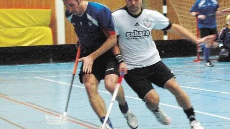 Magnus Larsson  i vit tröja ska spela i WIBK.
Foto: Ingemar Petersson