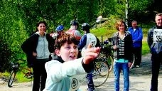 Pilkastning. Linn Jönsson Västrum/Skaftet passade på att kasta pil vid Grop.
