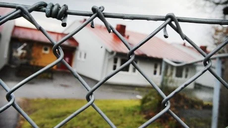 Fullt. På Kvännarskolan tar man från och med i höst inte längre emot några fyraåringar. I stället blir det trängre på Jurabackens förskola.