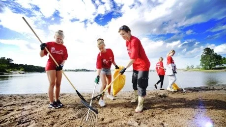Ida Uppgren, Linnéa Asp och tränaren Nathalie Lindh Gardeus från Västerviks Hopprepsförening. Foto: Ellen Nielsen Kindstrand