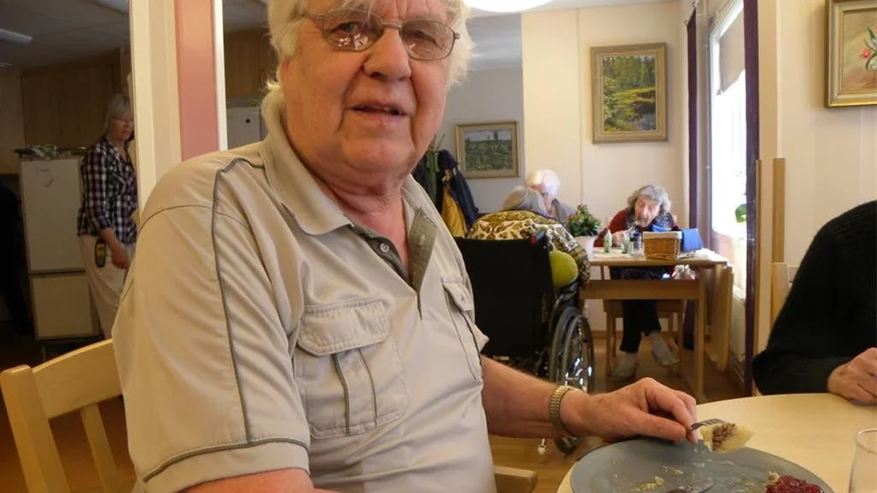 Johan Sjökvist tycker att maten som de servers och betalar för håller dålig kvalitet.
