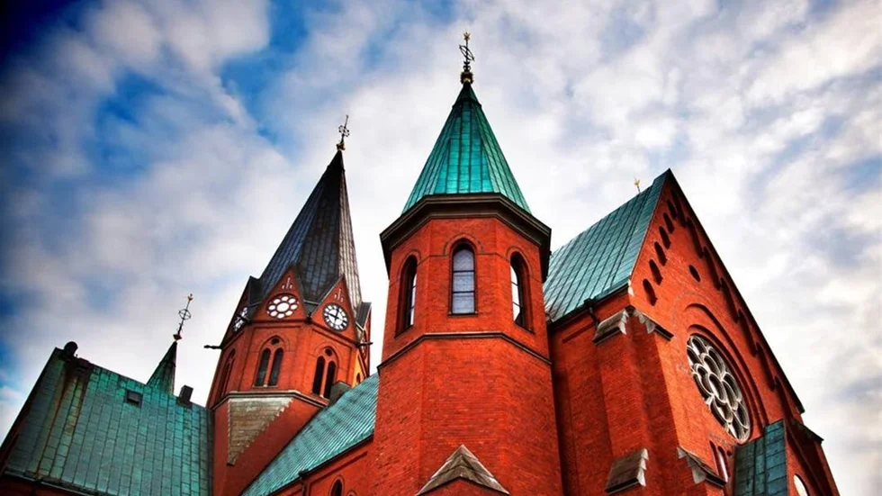 Allmänheten ska kunna ha insyn i Svenska kyrkan och offentlighetsprincipen står inskriven i kyrkoordningen. Ändå bryter bland andra Västerviks församling mot principen.