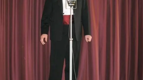 Bo Fureby kommer till Visarkivet den 3 april när utställningen om Johnny Bode öppnar. Han ska sjunga några av Bodes tidigare inspelningar. Foto: Privat